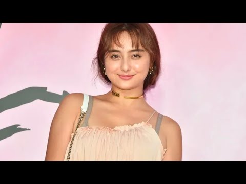 石田ニコル、水着姿で夏のビーチを満喫|大胆デザインとナチュラルな魅力に「天使」の声続出