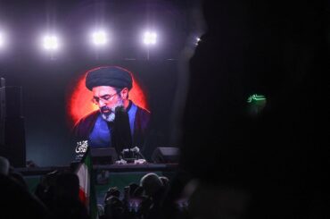 焦点：イラン新指導者にハメネイ師次男のモジタバ師、「反米」継承で遠のく早期終戦 | ロイター