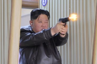 北朝鮮の金総書記、娘と弾薬工場視察し拳銃試射＝ＫＣＮＡ | ロイター