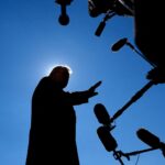 アングル：トランプ政権がメディア攻撃激化、イラン戦争報道巡り「反逆罪」言及も | ロイター
