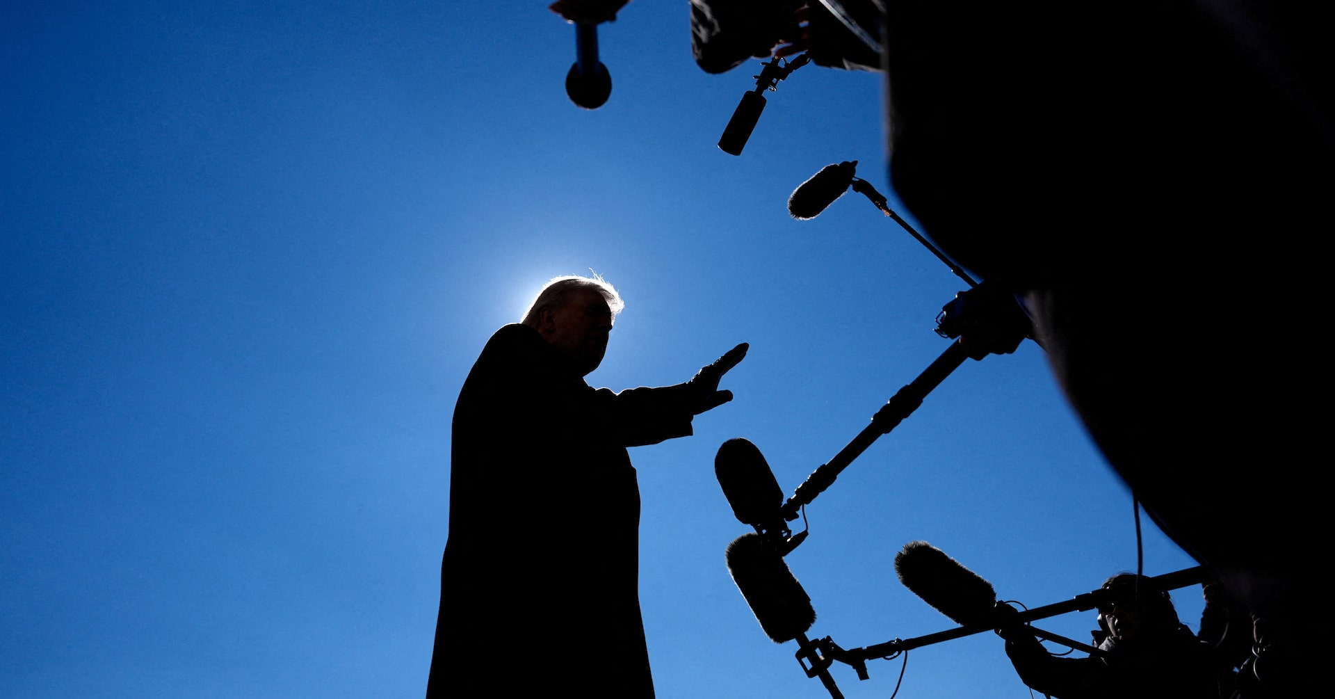 アングル：トランプ政権がメディア攻撃激化、イラン戦争報道巡り「反逆罪」言及も | ロイター