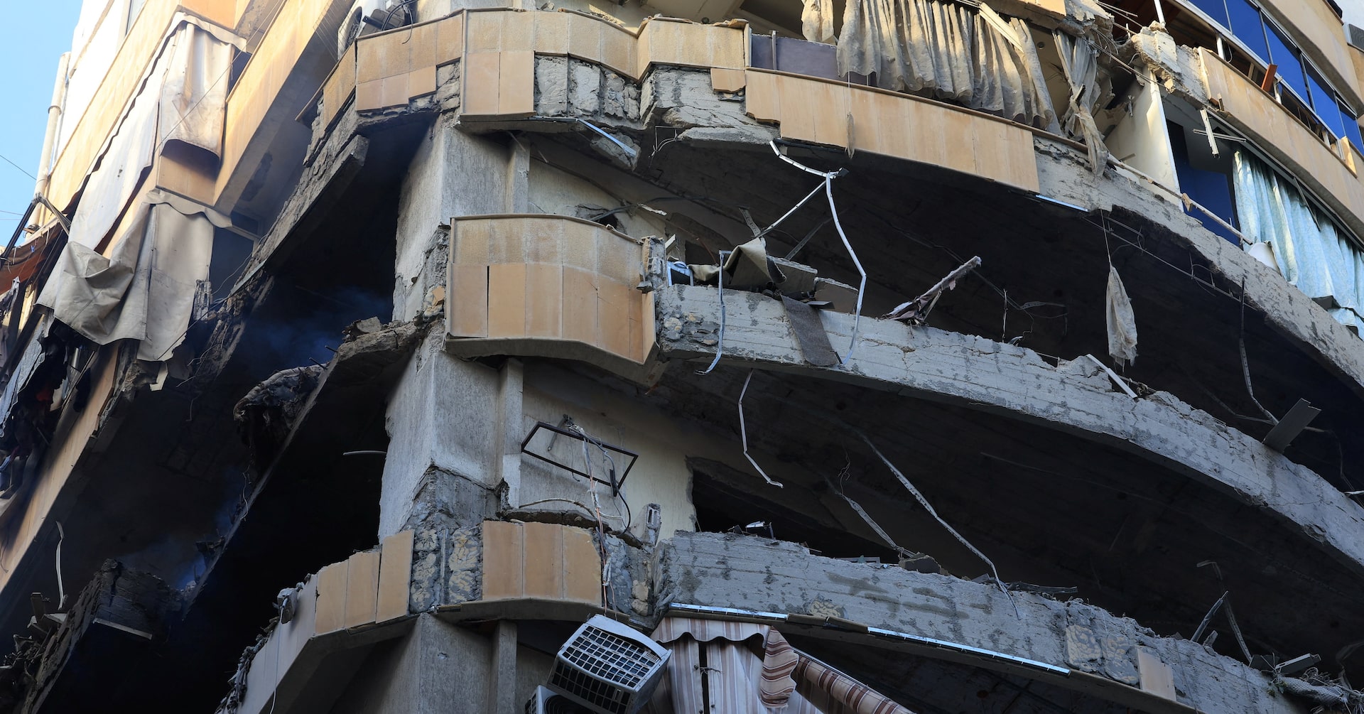レバノン各地でイスラエルの空爆、首都中心部で少なくとも10人死亡 | ロイター レバノン各地でイスラエルの空爆、首都中心部で少なくとも10人死亡 | ロイター