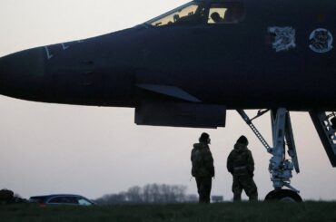 英、米軍による基地使用承認　ホルムズ海峡攻撃巡り　イランは警告 | ロイター