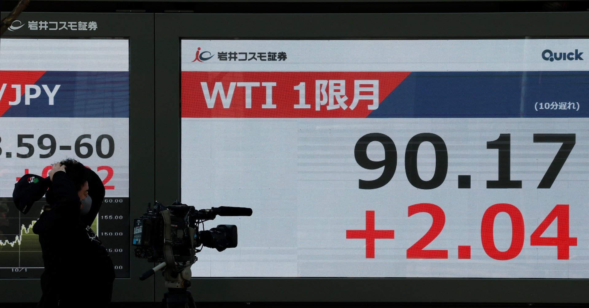 アングル：日本で原油介入論、市場は半信半疑　「手詰まり感」指摘も | ロイター