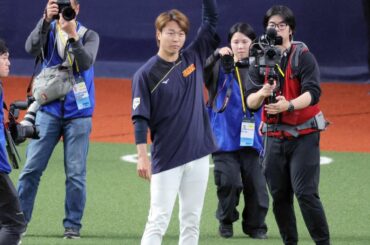 侍ジャパン 高橋宏斗がお立ち台で先輩を好アシスト「昨日寝ずに考えていたのを見たので」お茶ポーズ呼びかけ「みなさんもやってもらえれば」最年少が立派に（デイリースポーツ） - Yahoo!ニュース