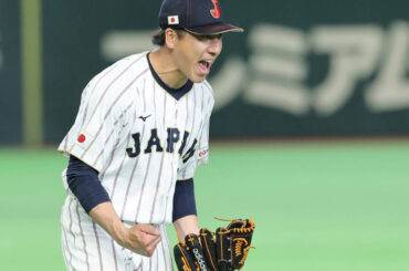 勝利し雄叫びを上げる大勢（カメラ・中島　傑）