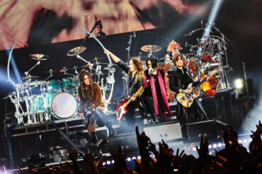 ＬＵＮＡ ＳＥＡ、真矢さん死去後初公演 本人用意のドラムも設置「真矢、ここにいるから」まな弟子のドラマーは号泣（スポーツ報知） - Yahoo!ニュース