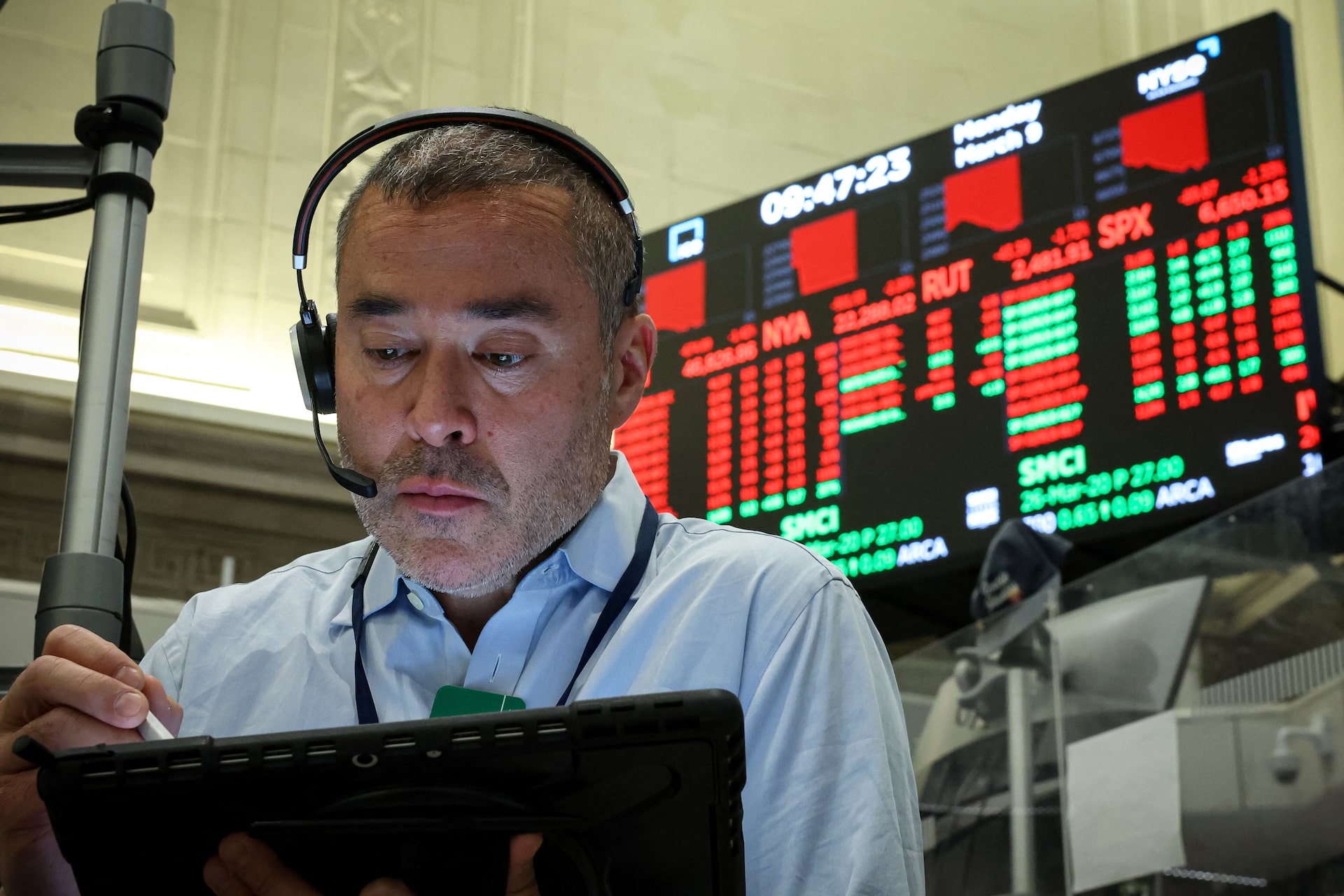 米国株式市場＝主要3指数が1％超下落、原油急騰で