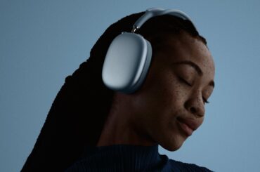 アップルが新型「AirPods Max 2」を発表、アップデート内容は控えめ？ | WIRED.jp