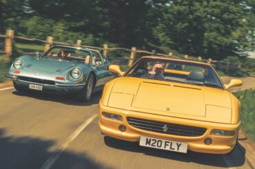 イエローのフェラーリF355 GTSと、スカイ・ブルーのディーノ246 GTS