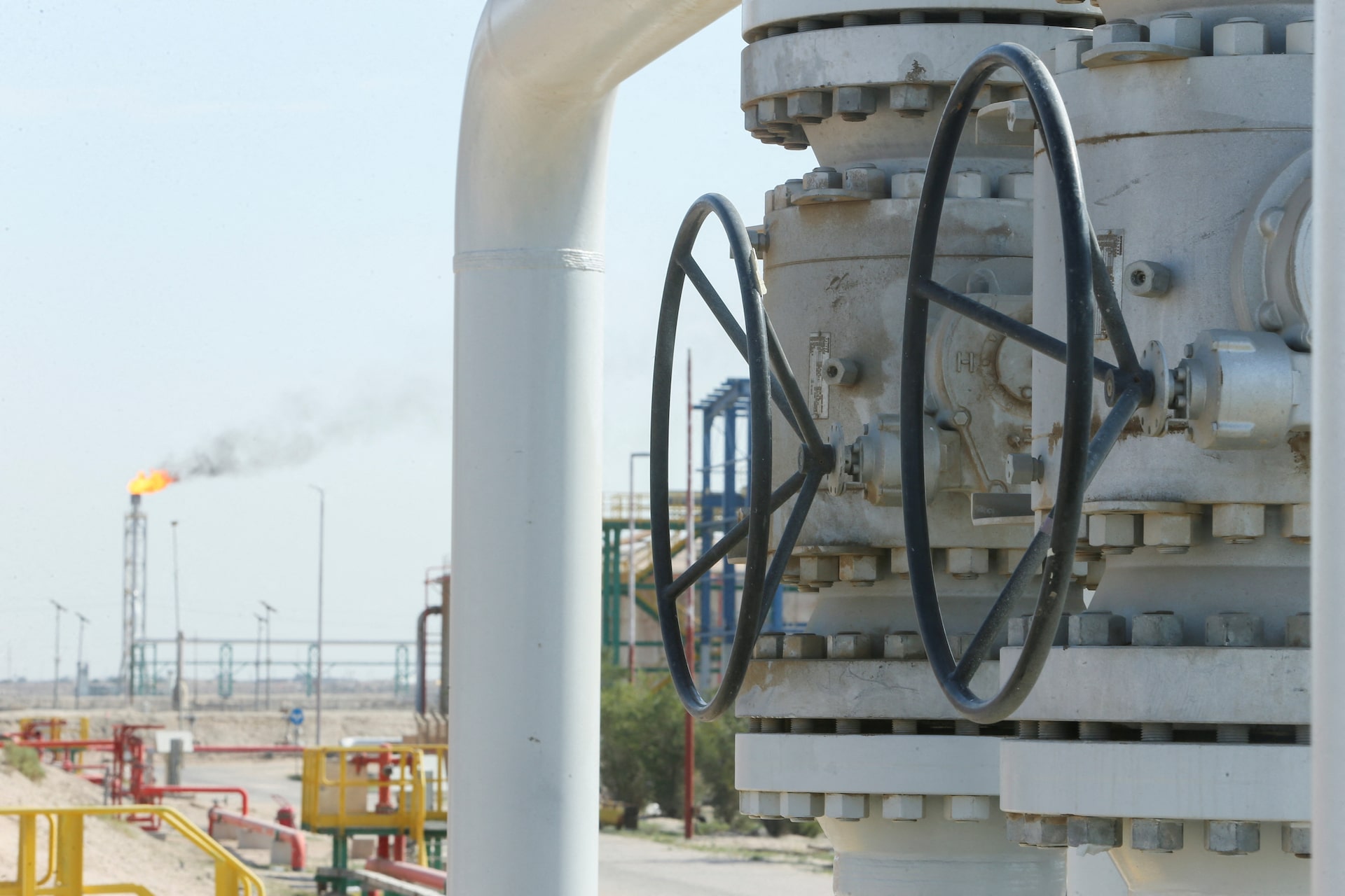 イスラエルがイランの天然ガス施設空爆、米と連携との報道 原油急騰