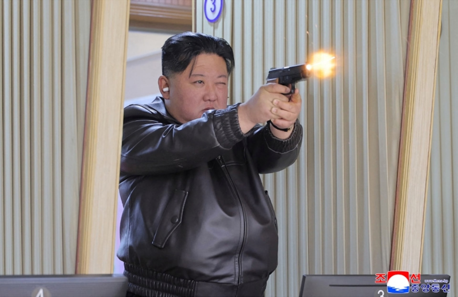 北朝鮮の金総書記、娘と弾薬工場視察し拳銃試射＝ＫＣＮＡ