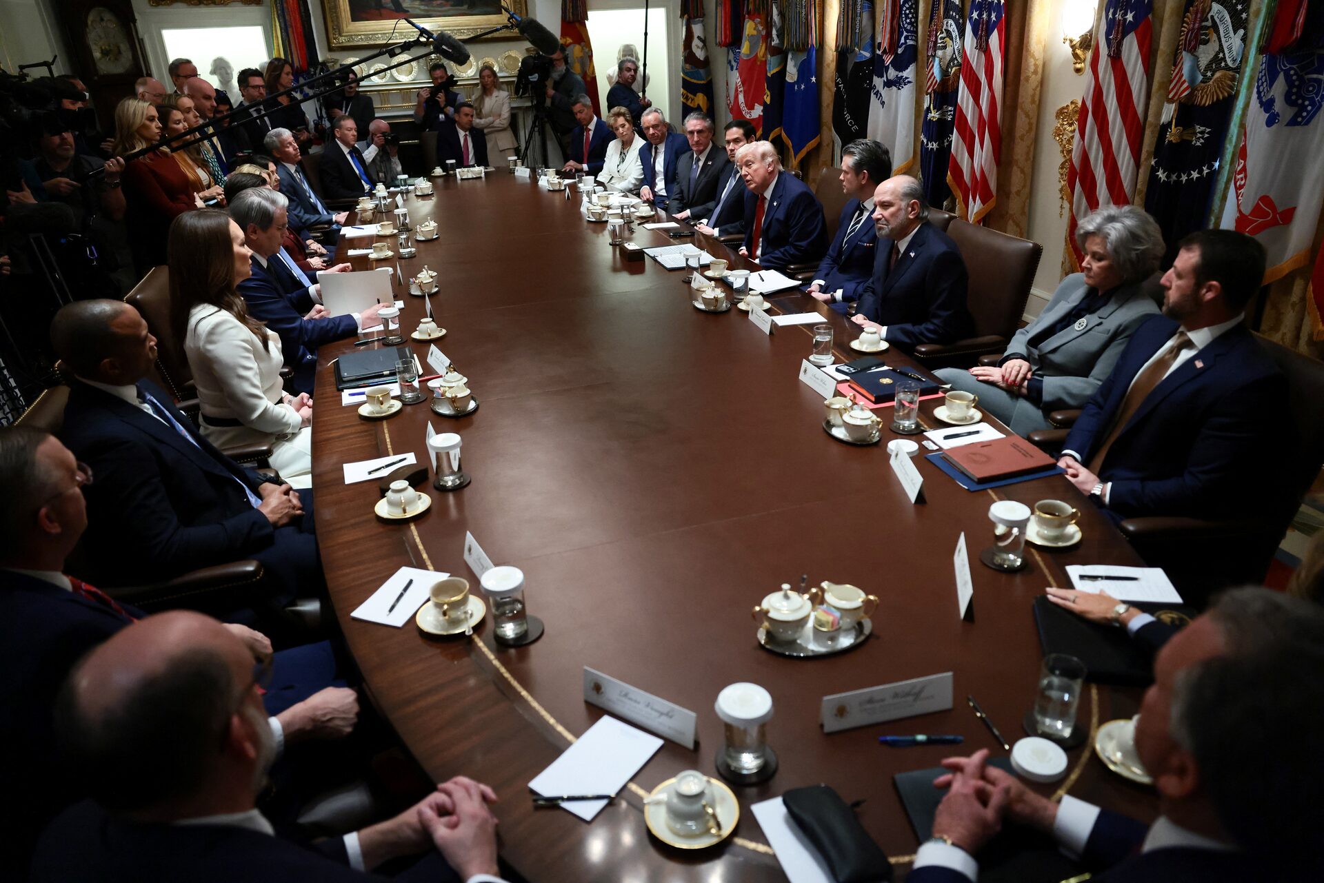 トランプ氏、イラン「協議で善意」　タンカー10隻のホルムズ通航認可