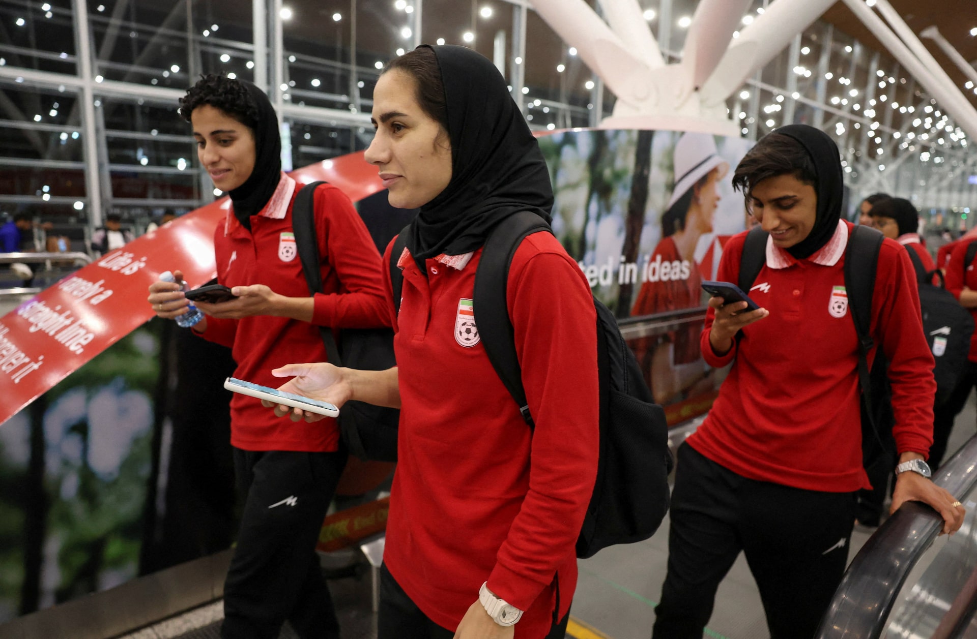 豪州で亡命申請のイラン女子サッカー選手団、さらに3人が帰国へ