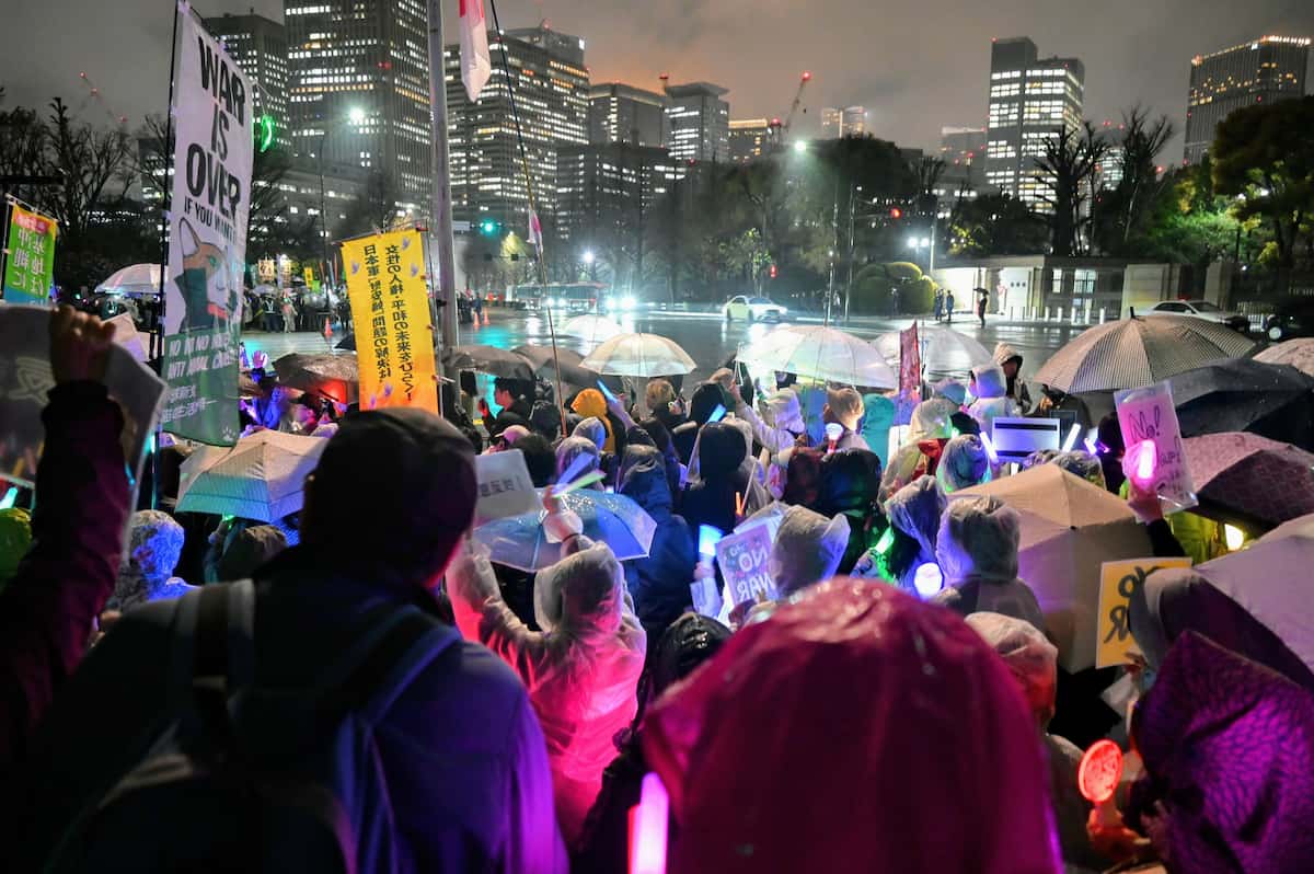 国会前で行われた「平和憲法を守るための緊急アクション」の様子＝3月25日午後、東京都千代田区（奥原慎平撮影）