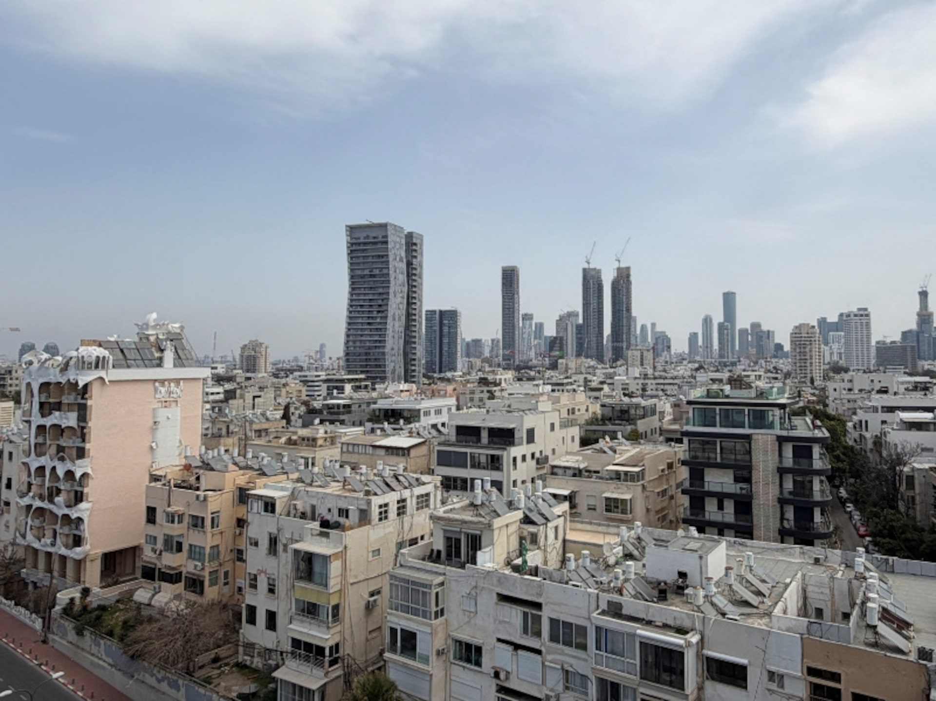 イスラエル格付け「A」に据え置き、債務・戦争が見通しに影=フィッチ