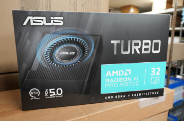 32GB VRAM搭載の「ASUS TURBO Radeon AI PRO R9700」が発売、大規模AIモデル向け