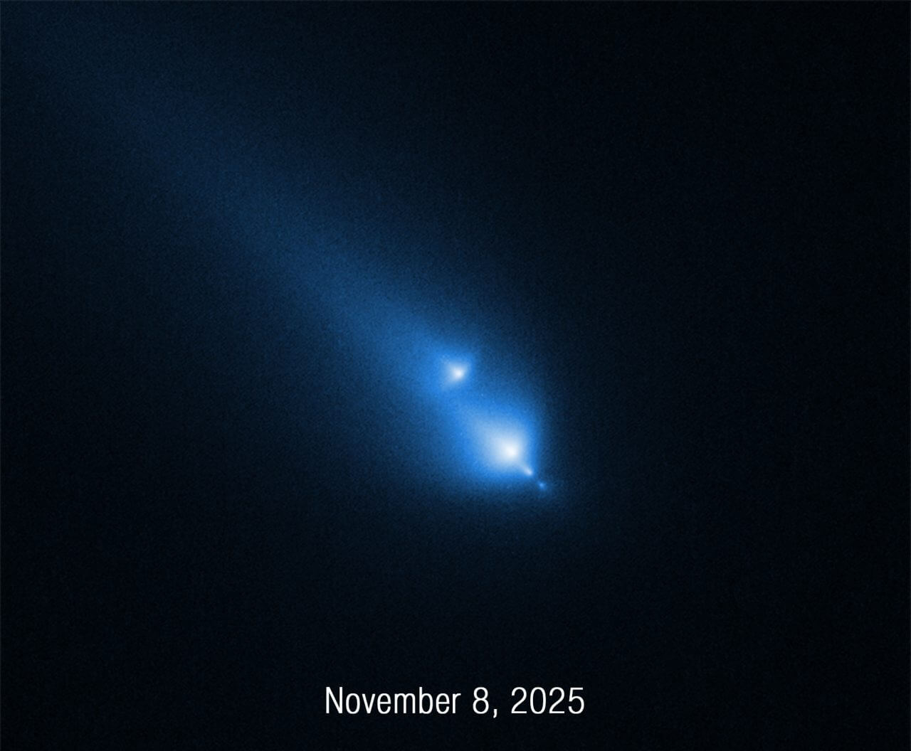ハッブル宇宙望遠鏡が偶然観測した彗星「C/2025 K1」崩壊の様子 ソラノサキ
