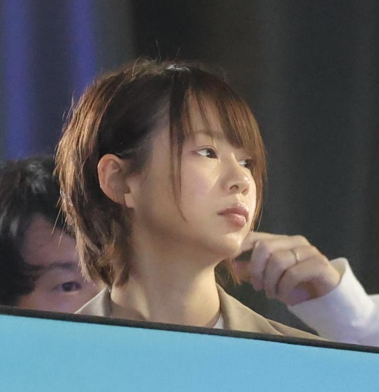 高木菜那さん「まさか」「きゃー!」ミラノ五輪に大量持参の大好物おやつ 菓子メーカーから嬉しいサプライズ – デイリースポーツ 高木菜那さん「まさか」「きゃー!」ミラノ五輪に大量持参の大好物おやつ 菓子メーカーから嬉しいサプライズ - デイリースポーツ