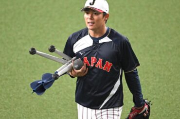 山本由伸が投げ入れたボール 捕球した男性の善行が世界へ 即座に野球少年へ手渡す「大人たちがかっこいい」「こちらも幸せに」ＷＢＣ公式が紹介 - デイリースポーツ