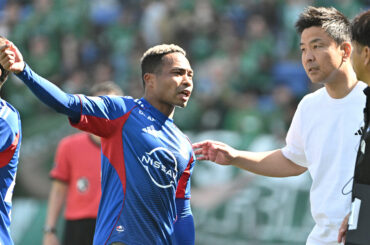 猪突猛進に迷いなし。ヴェルディ戦できっかけを掴んだオナイウ情滋が、マリノスを熱く盛り上げていく - targma.jp