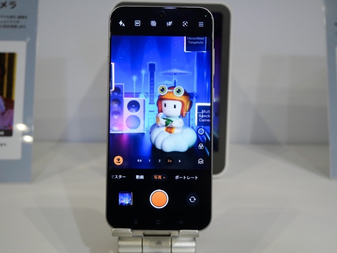 背面のカメラには「マルチスペクトルカメラ」を追加。9つの光を個別に読み取ることで、複雑な光の中でも自然な色合いを再現できるという。写真は2025年12月16日のOPPO 2025年下半期フラッグシップ新製品発表会にて撮影