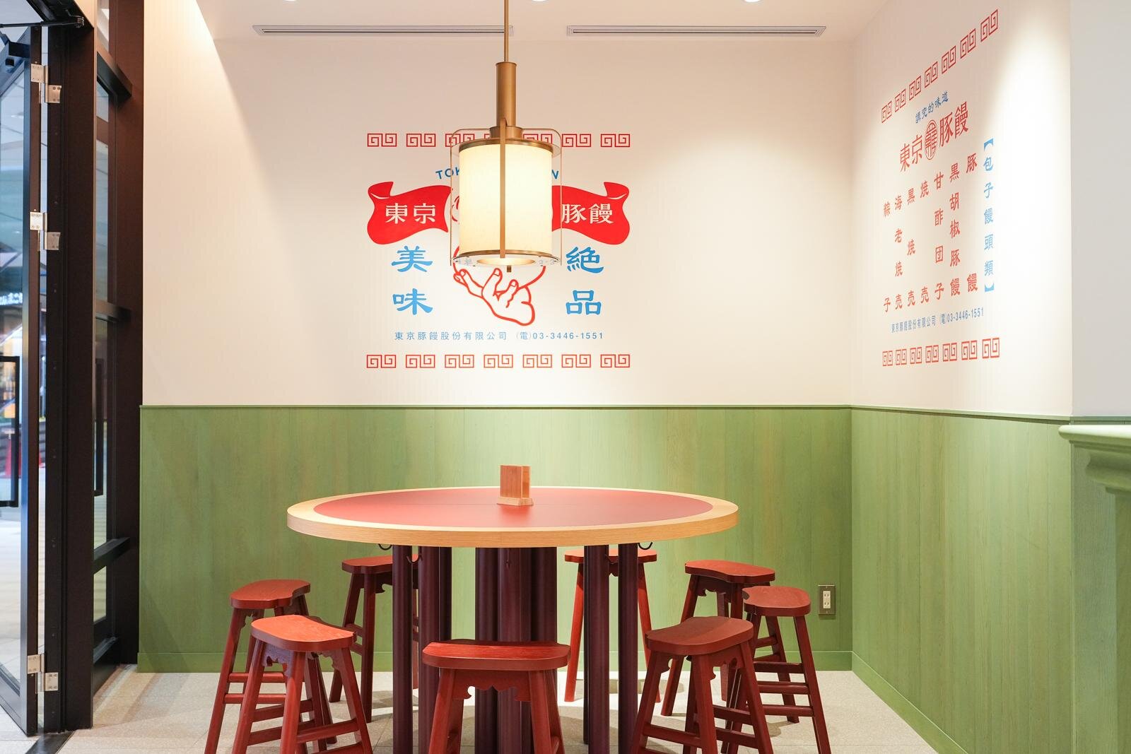 「551 蓬莱」創業者の孫による豚饅専門店「羅家 東京豚饅」大井町トラックスにイートイン併設で開業|写真5