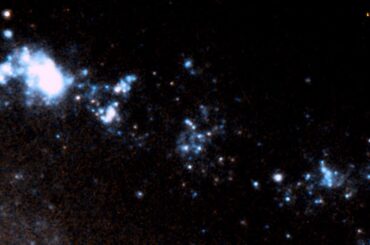 ガンマ線バーストと超新星が同時に起きた銀河。ハッブルが撮影した爆発現象の痕跡