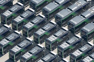 万博輸送のEVバスを路線バスに転用せず 大阪メトロ、不具合相次ぎ - 日本経済新聞