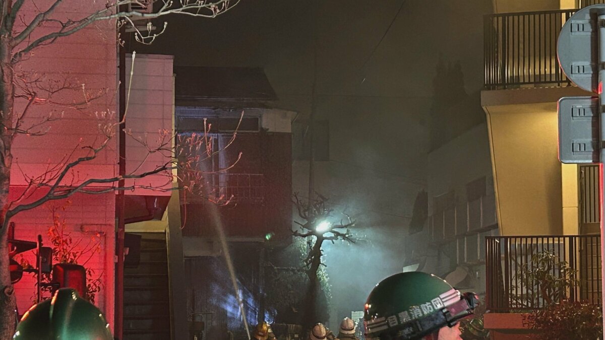 住宅5棟が焼ける火事で2人がその場で死亡確認 身元の確認急ぐ 消防車など37台が出動 東京・目黒区自由が丘 – TBS NEWS DIG 住宅5棟が焼ける火事で2人がその場で死亡確認 身元の確認急ぐ 消防車など37台が出動 東京・目黒区自由が丘 - TBS NEWS DIG