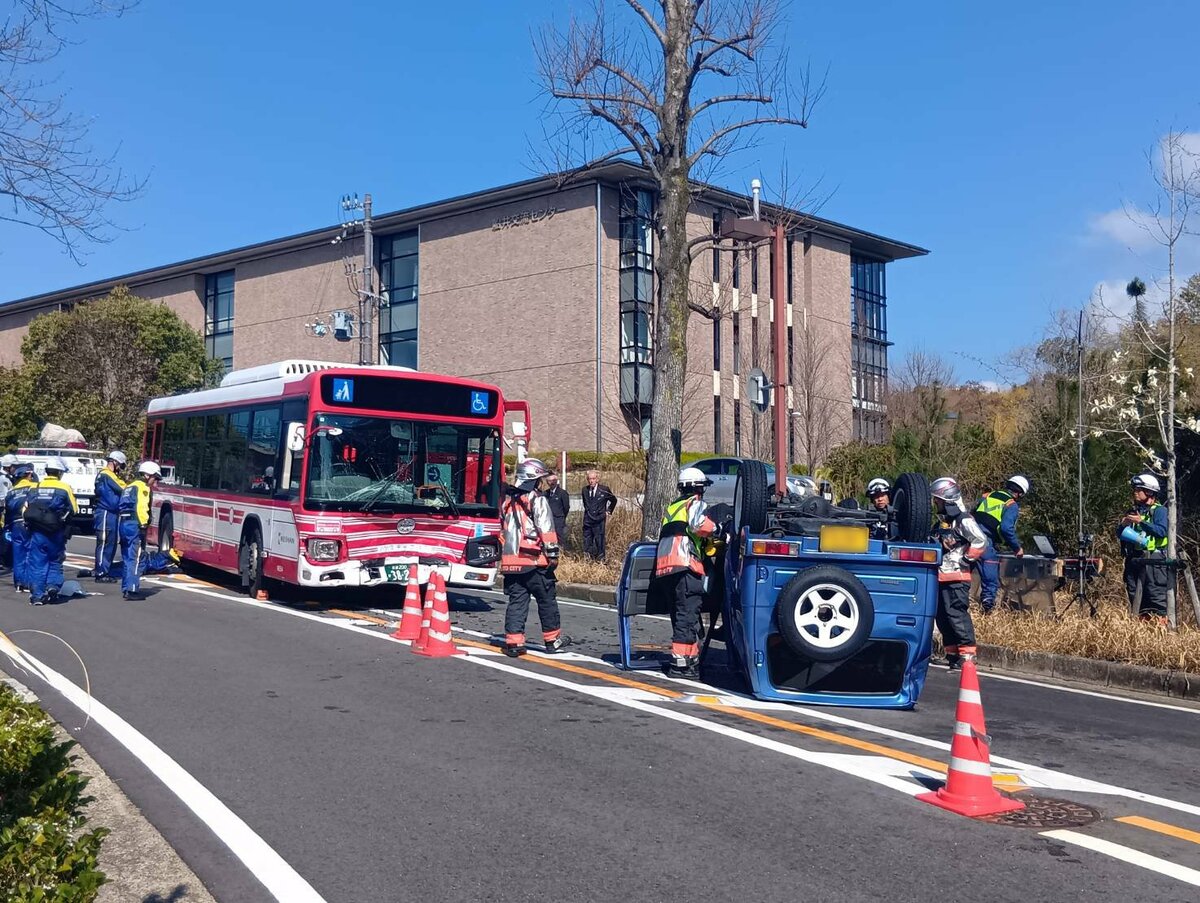 【速報】京都市西京区で路線バスと軽乗用車が衝突、軽が横転 乗客ら複数人が重軽傷か – 京都新聞デジタル 【速報】京都市西京区で路線バスと軽乗用車が衝突、軽が横転 乗客ら複数人が重軽傷か - 京都新聞デジタル