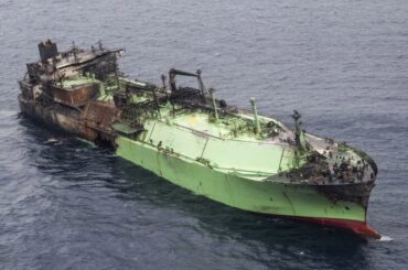 ロシアのタンカーが「時限爆弾」状態、地中海で漂流　ドローン攻撃受けたか - CNN.co.jp