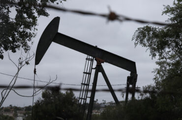 原油再び1バレル100ドル超え、4億バレル放出計画もイラン戦争懸念を鎮められず | Forbes JAPAN 公式サイト（フォーブス ジャパン）