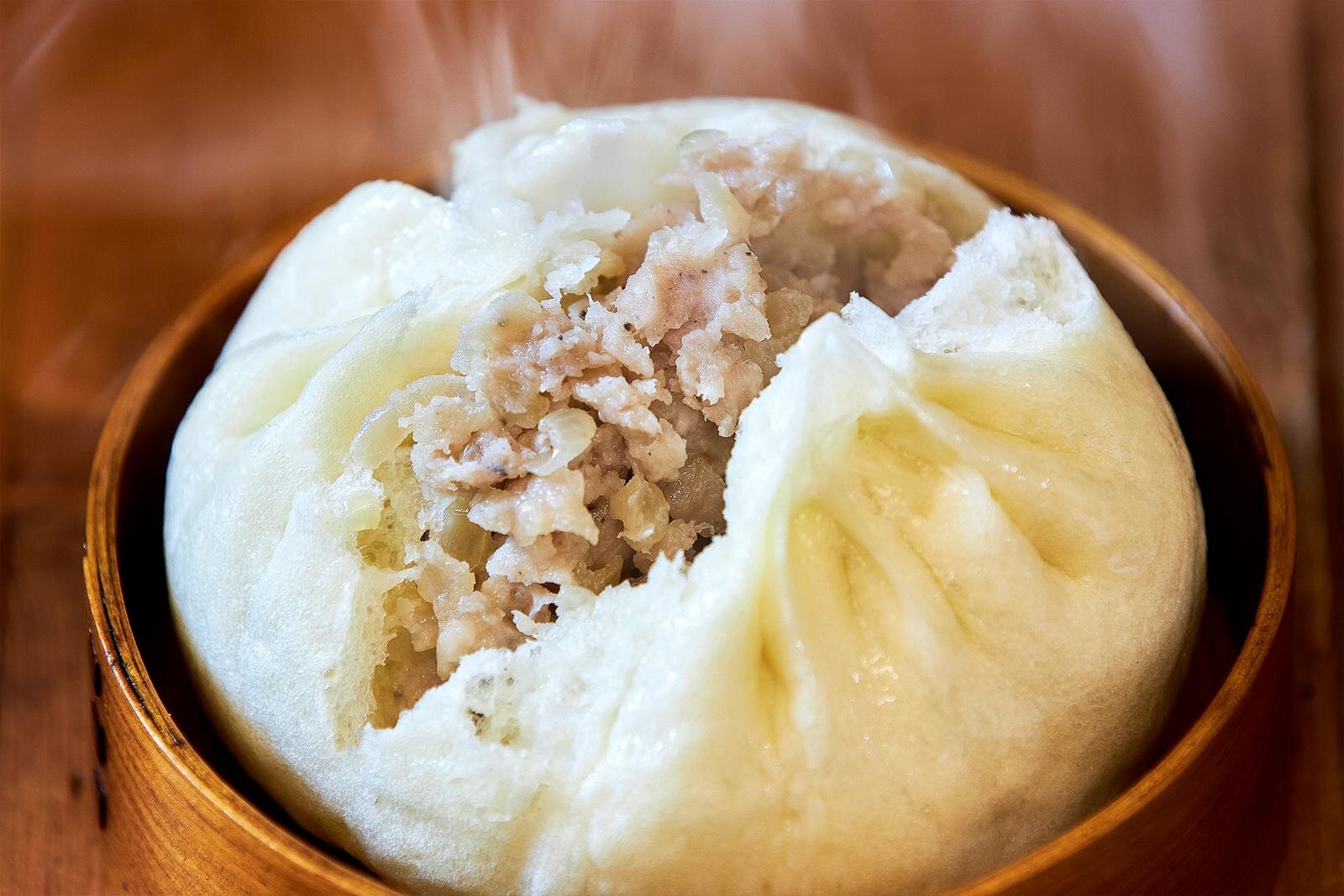 「551 蓬莱」創業者の孫による豚饅専門店「羅家 東京豚饅」大井町トラックスにイートイン併設で開業|写真7