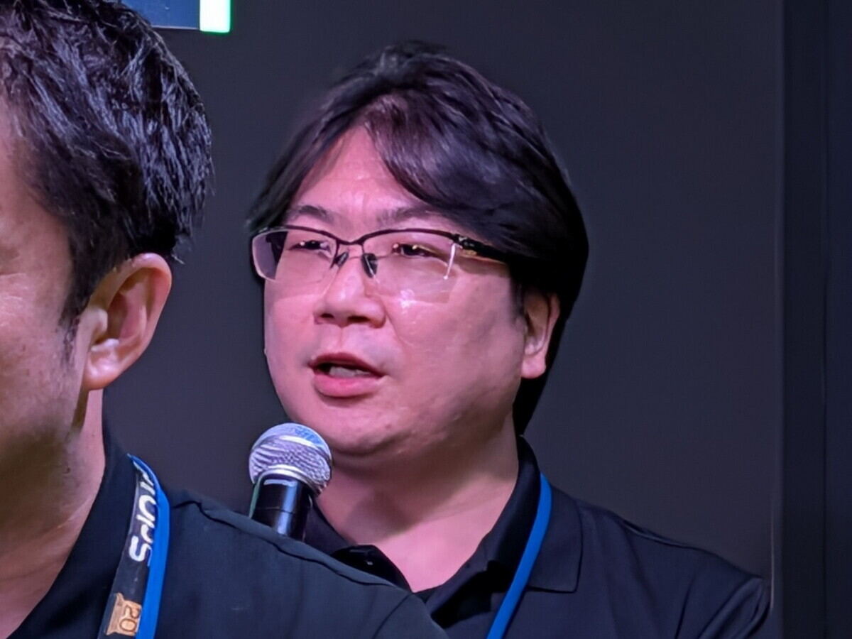 MSIの後ろにいらっしゃるのがUNITCOMの大日方心哉氏。混んでて全員顔が入る位置に移動できませんでした