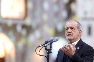 イラン大統領、米国民宛て書簡「一般市民に敵意なし」　脅威視は事実と矛盾 | ロイター