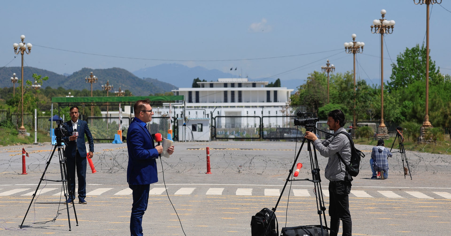 イラン交渉団イスラマバード到着、条件受け入れなら協議開始＝国営メディア | ロイター