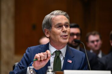 ロシア産原油の制裁緩和30日延長、米財務長官　ホルムズ封鎖で要請相次ぐ | ロイター