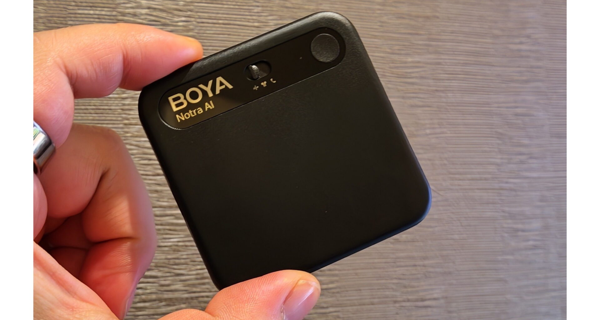 MagSafeで気軽に取り付けられるAIボイスレコーダー「BOYA Notra」 - ケータイ Watch