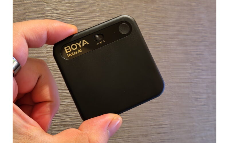 MagSafeで気軽に取り付けられるAIボイスレコーダー「BOYA Notra」 - ケータイ Watch