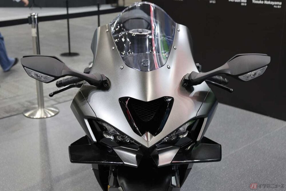 大型ウイングレット標準装備で248.6万円!! 2026年夏頃発売予定!! カワサキ「Ninja ZX-10R」実車展示に絶えない人だかり – バイクのニュース