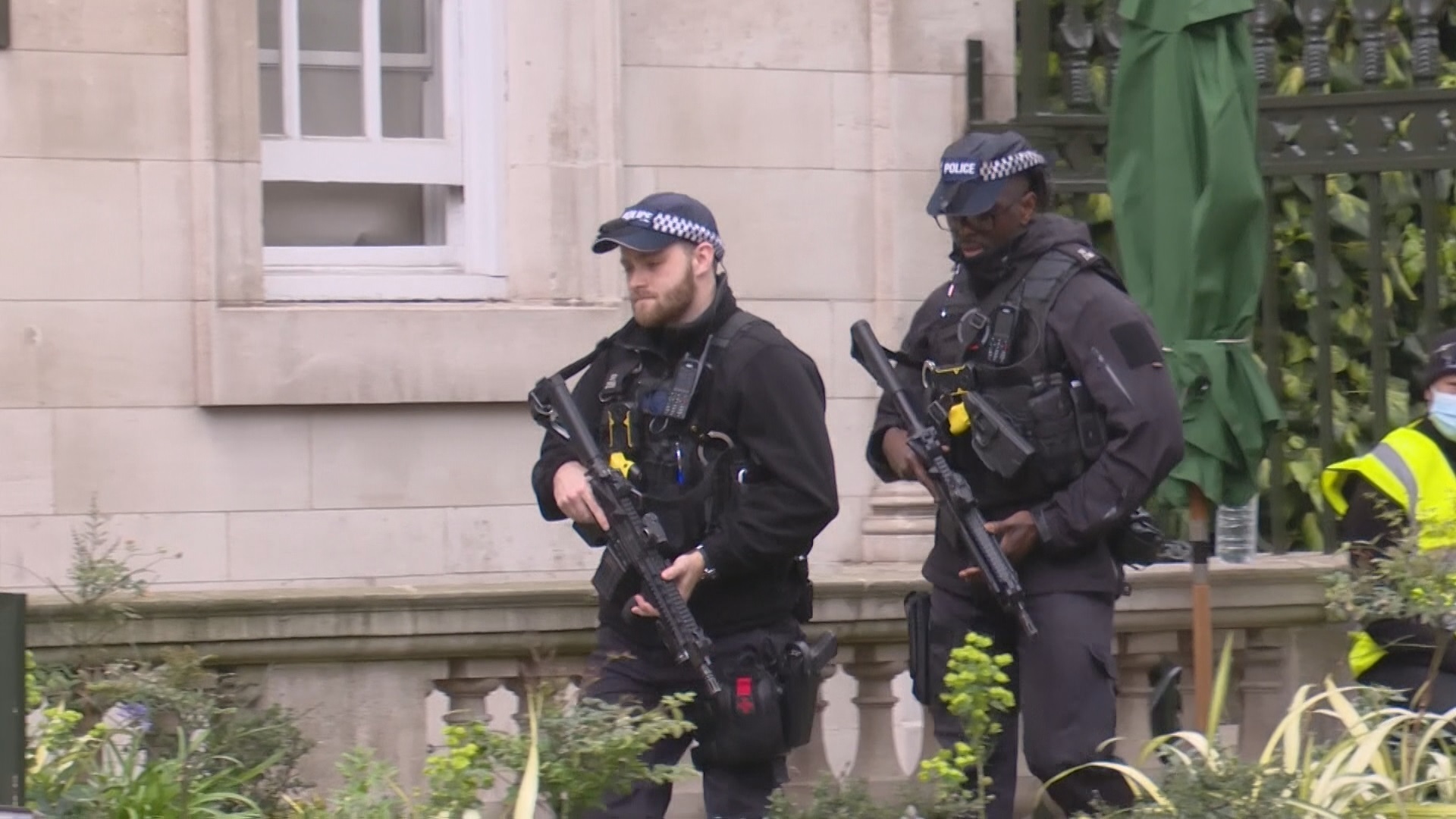 ロンドンのイスラエル大使館などが集まるエリアで多数の不審物　警察が警戒強化　投稿動画には「イスラエル大使館を標的」と主張する部分も（TBS NEWS DIG Powered by JNN）