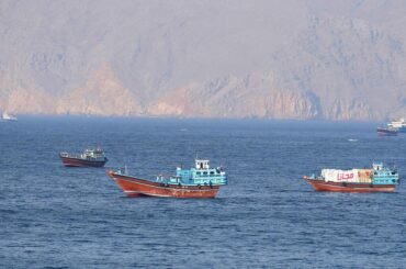 停戦期限迫るホルムズ海峡、革命防衛隊が「近づく船舶は攻撃対象」と警告…アメリカとは水面下で交渉か - 読売新聞