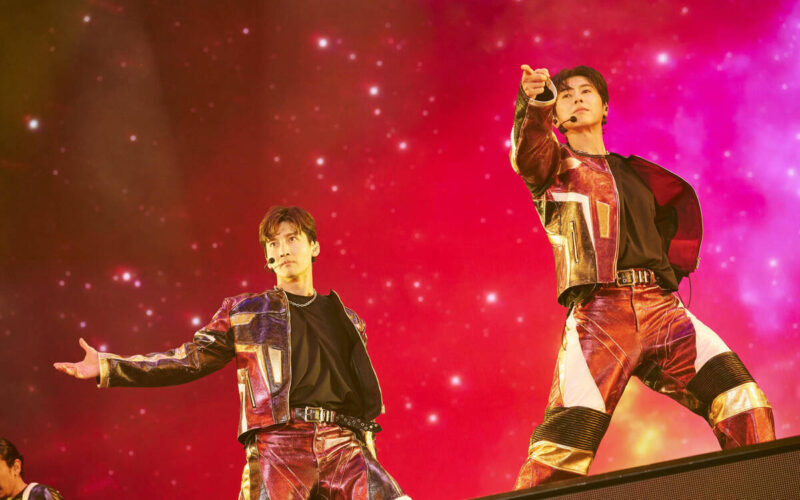３度目の日産スタジアム公演を行った東方神起のチャンミン（左）とユンホ