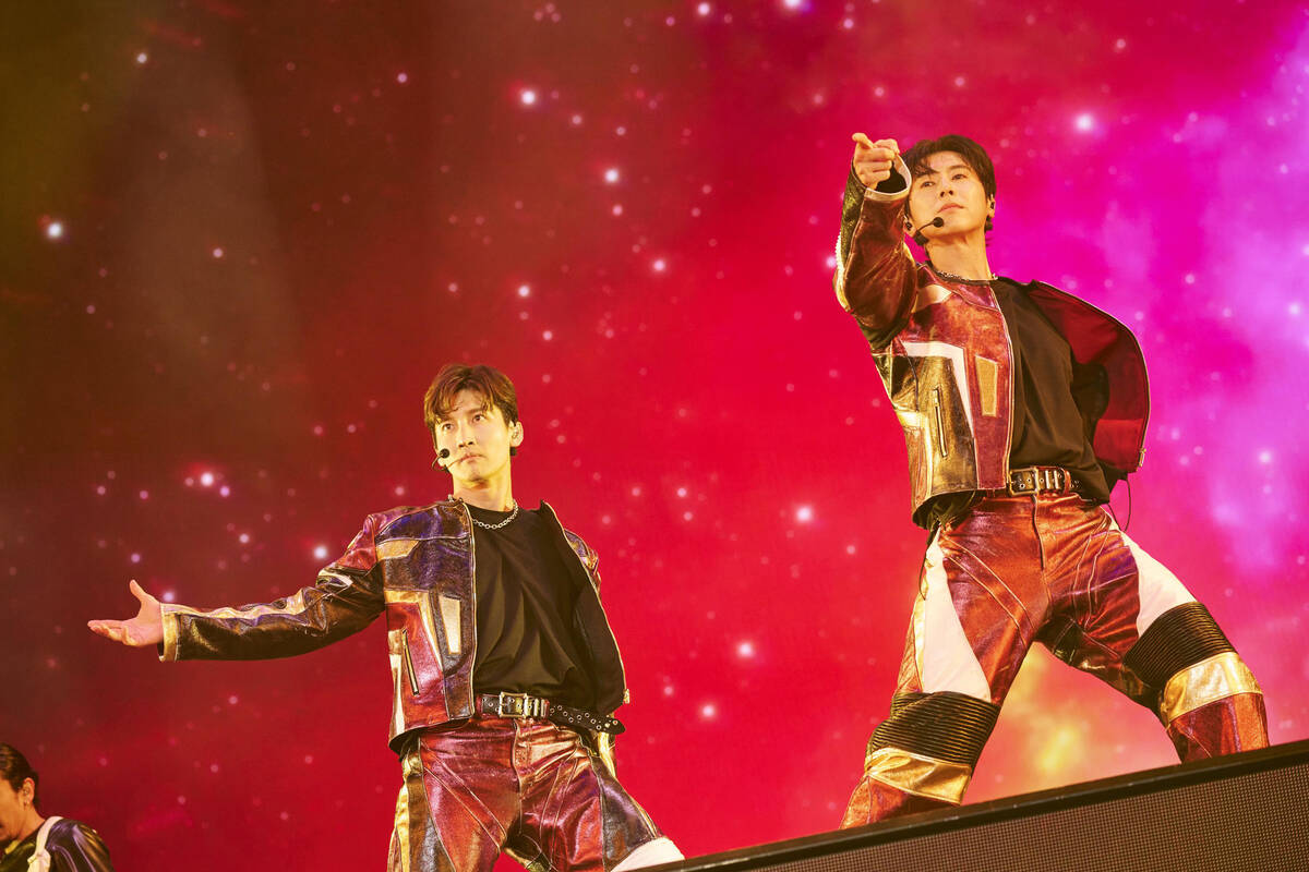 ３度目の日産スタジアム公演を行った東方神起のチャンミン（左）とユンホ