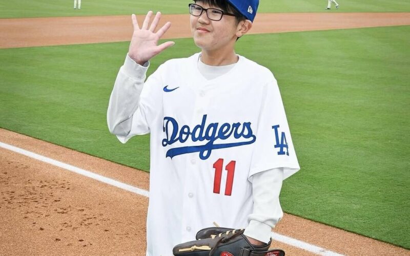 ドジャース・佐々木朗希が始球式のために招待した宇都宮幹汰さん　ドジャースの公式インスタグラム（＠ｄｏｄｇｅｒｓ）より