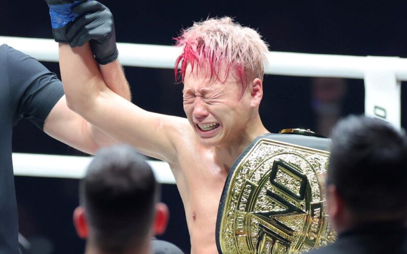 武尊が男泣き「うれしいしかない」引退試合で劇的５回ＴＫＯ勝ち！“ムエタイの伝説”ロッタンから計４度ダウン奪い圧巻リベンジ 妻・川口葵見守る中、完全燃焼（デイリースポーツ） - Yahoo!ニュース