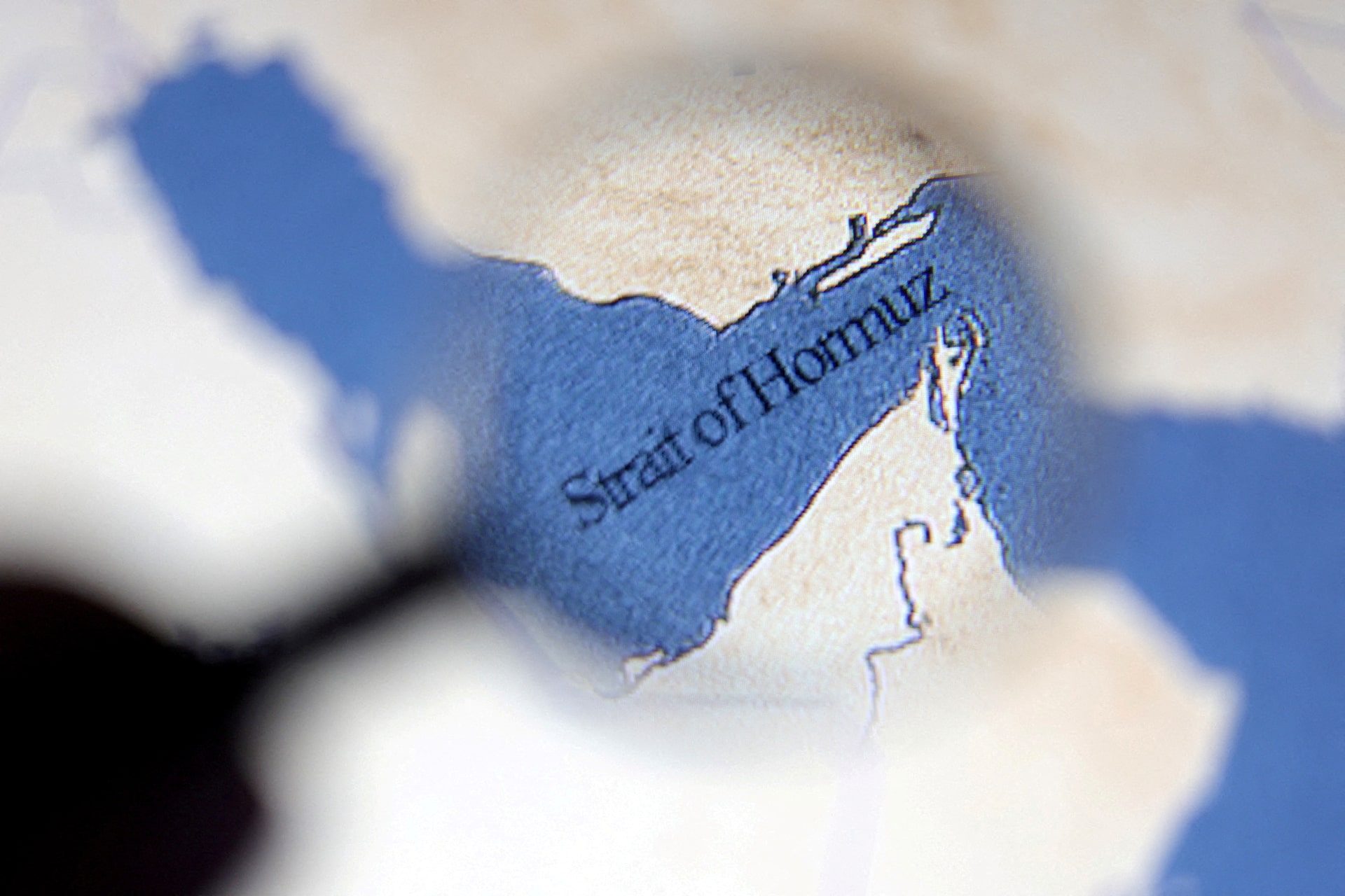 ホルムズ海峡通過船舶、停戦後も事実上停滞　追跡データ分析