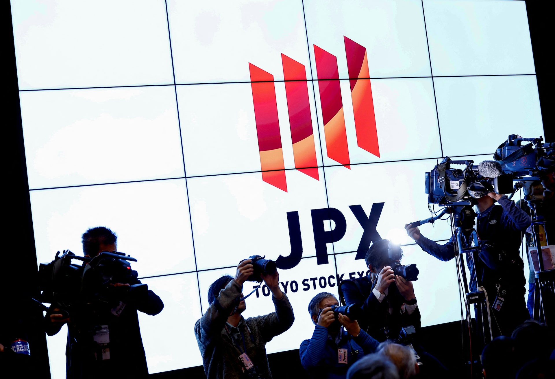 午前の日経平均は反落、前日大幅高の反動　イラン情勢見極めも