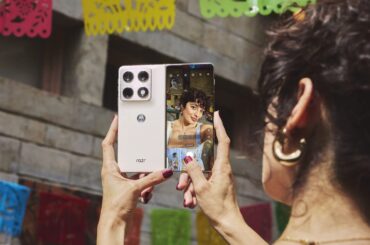 重量244gの横折り「Moto Razr Fold」予約開始。ペン入力対応と大容量電池がもたらす、場所を選ばないマルチタスクの快適性 - デイリーガジェット